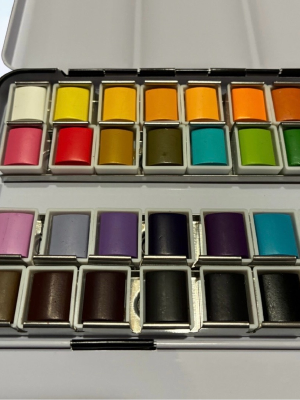 Artist’s 48-Color Watercolor Paint Set - Metal Travel Tin (6 Metallics) - Picture 3 of 5